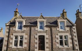 Holly Hoose
